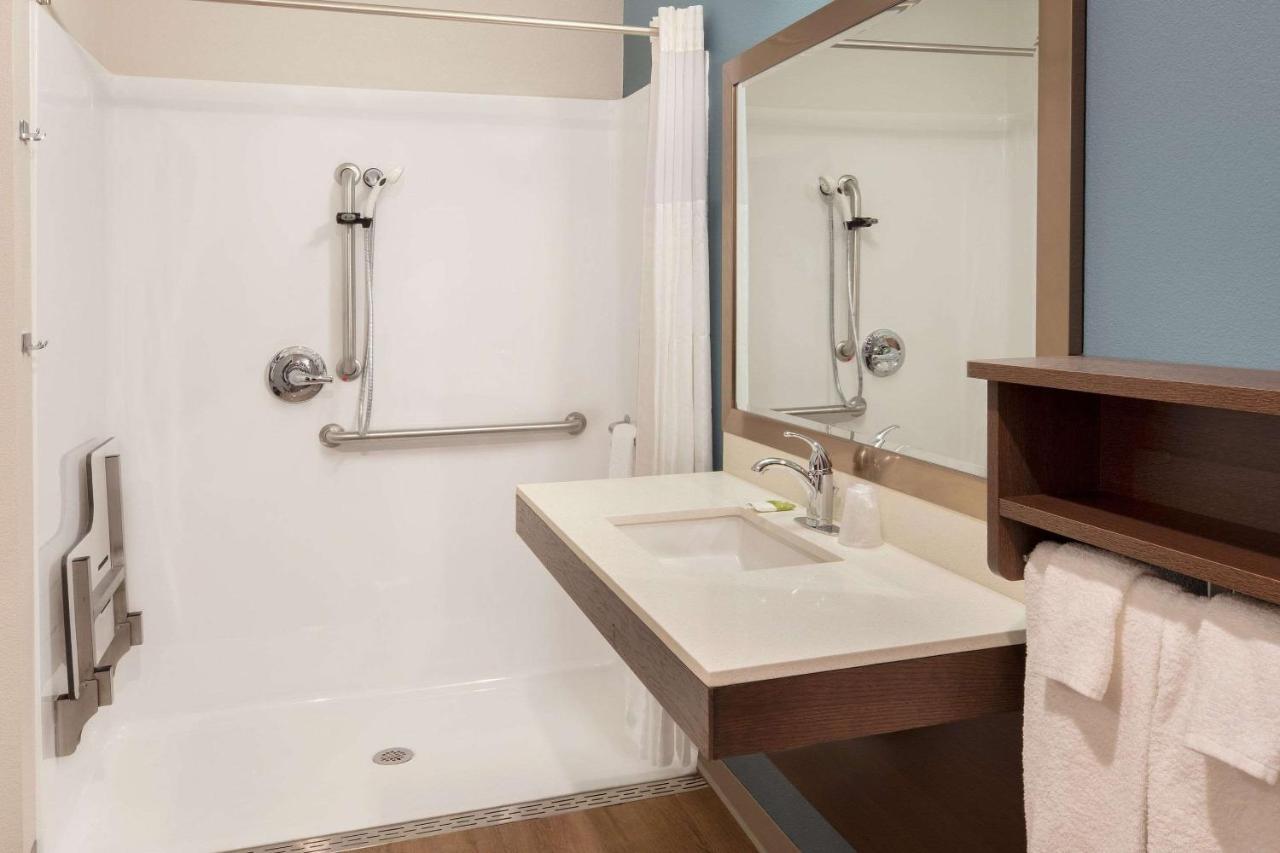 Woodsping Suites Washington Dc East Arena Drive Lake Arbor Bagian luar foto