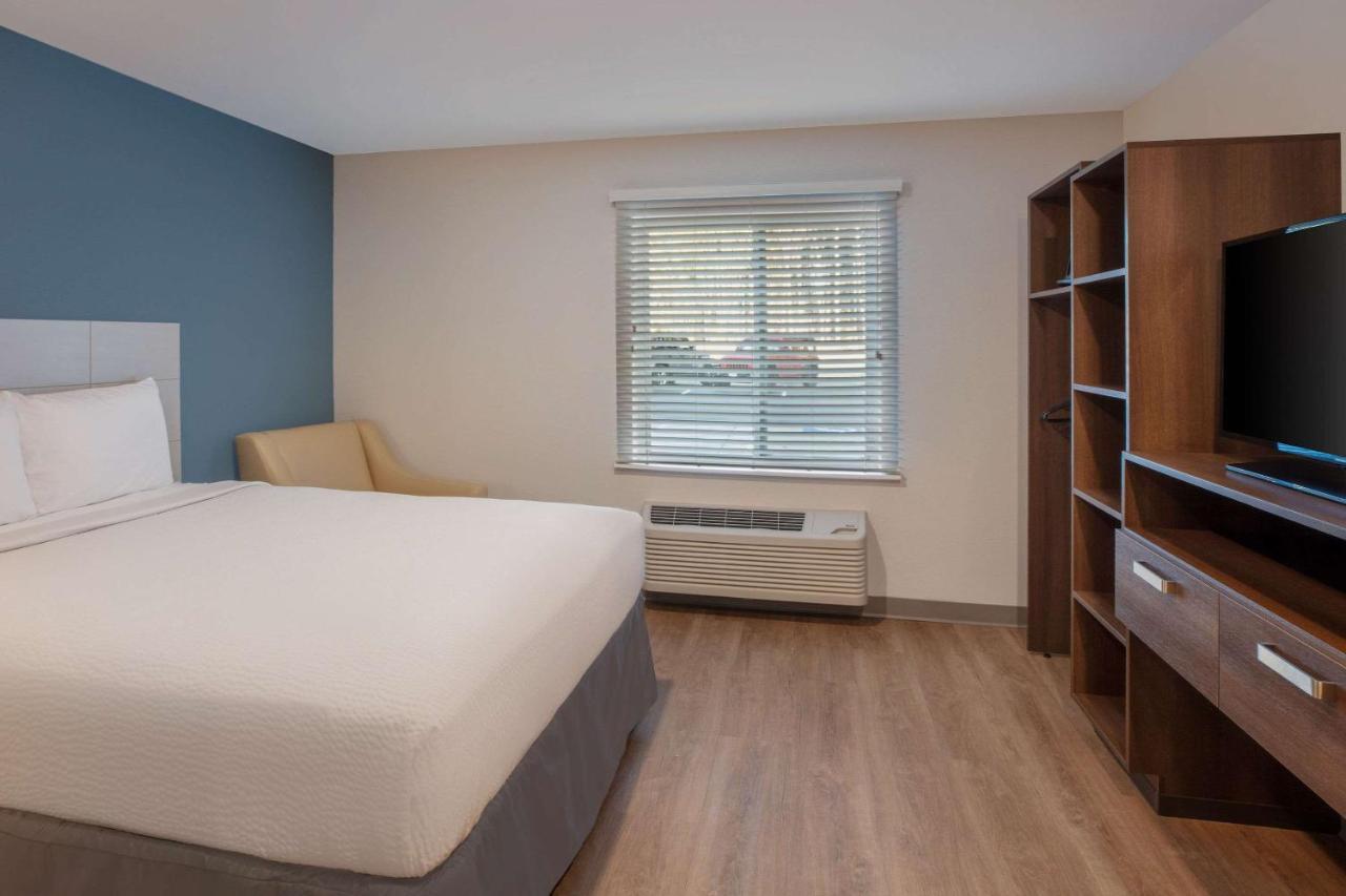 Woodsping Suites Washington Dc East Arena Drive Lake Arbor Bagian luar foto