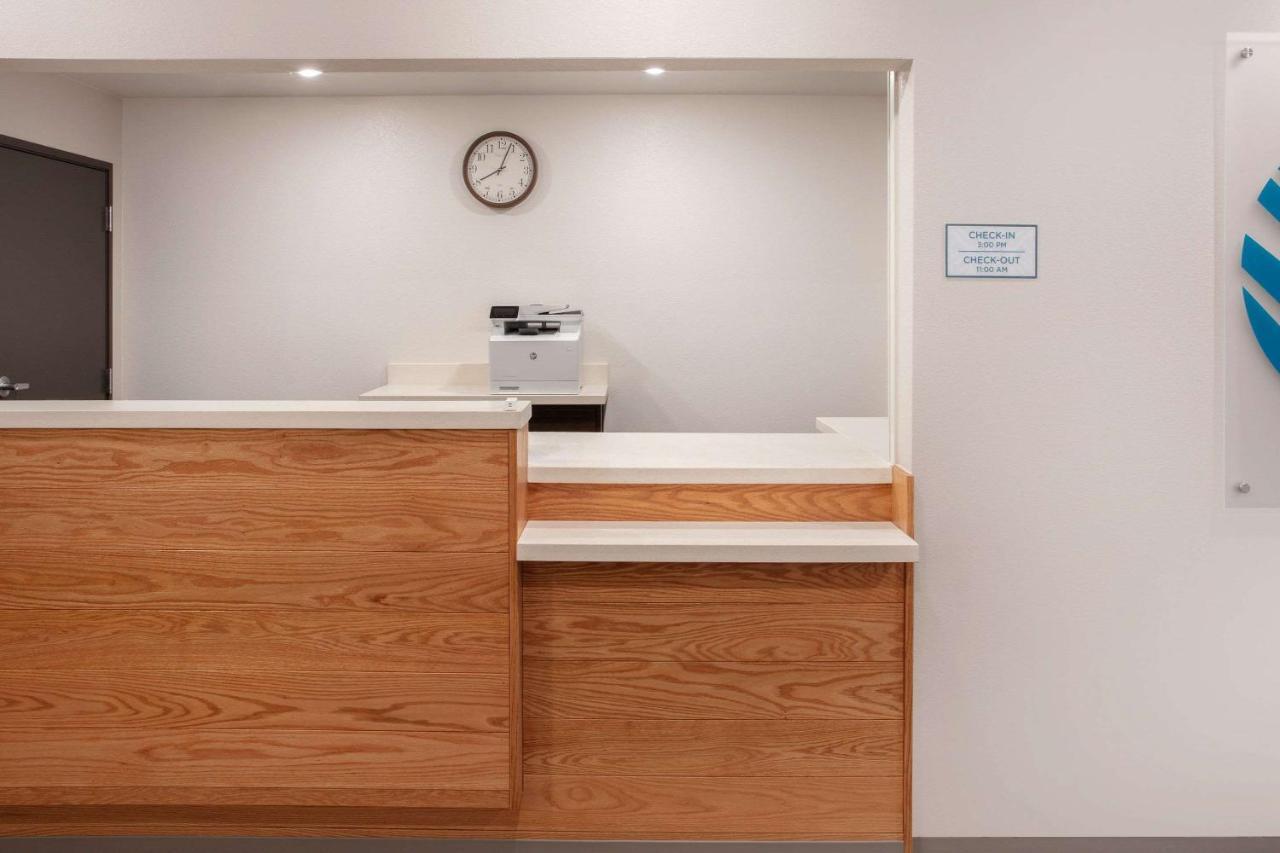 Woodsping Suites Washington Dc East Arena Drive Lake Arbor Bagian luar foto