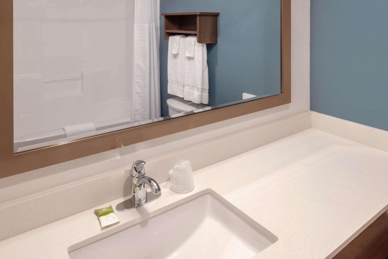 Woodsping Suites Washington Dc East Arena Drive Lake Arbor Bagian luar foto