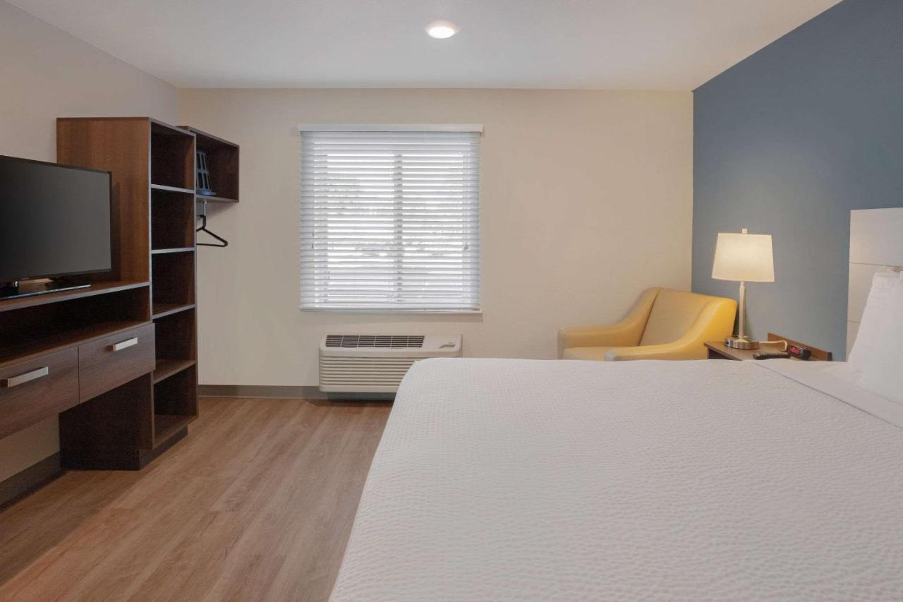 Woodsping Suites Washington Dc East Arena Drive Lake Arbor Bagian luar foto