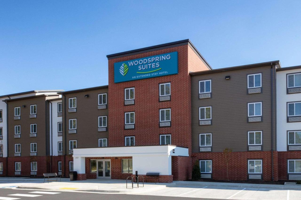 Woodsping Suites Washington Dc East Arena Drive Lake Arbor Bagian luar foto