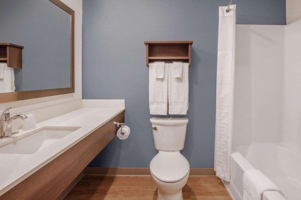 Woodsping Suites Washington Dc East Arena Drive Lake Arbor Bagian luar foto