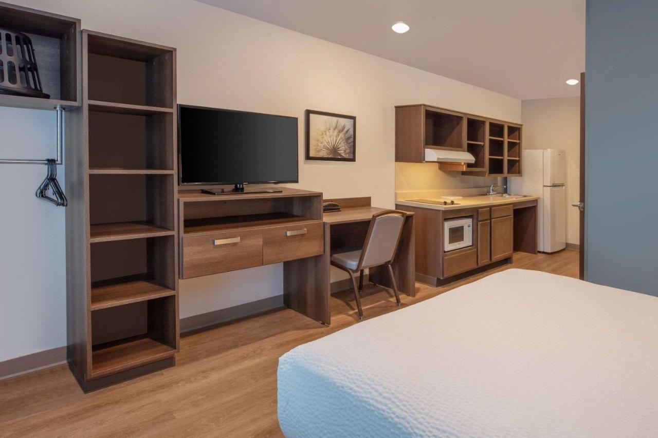 Woodsping Suites Washington Dc East Arena Drive Lake Arbor Bagian luar foto